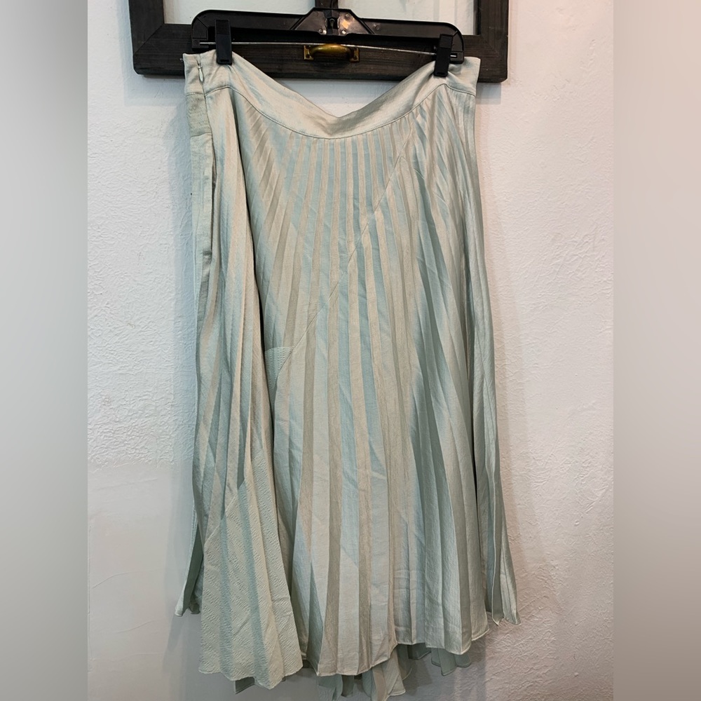 Vince Pleated Skirt - Picture 6 of 12